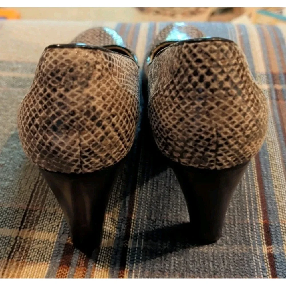 Women's New Sofft Brown Leather Snake Embossed Pumps Heels Shoes size 9M